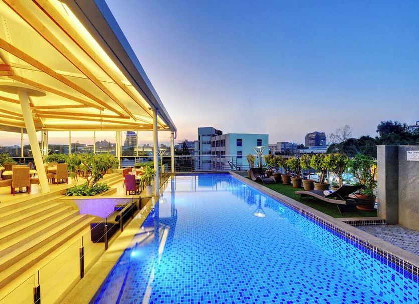 โรงแรมเจพี เอ็มเมอรัลด์